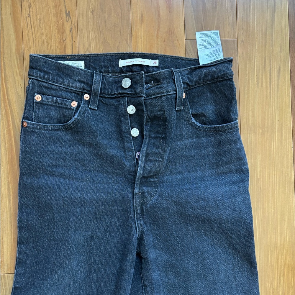 Levi’s Ribcage Straight Jeans.